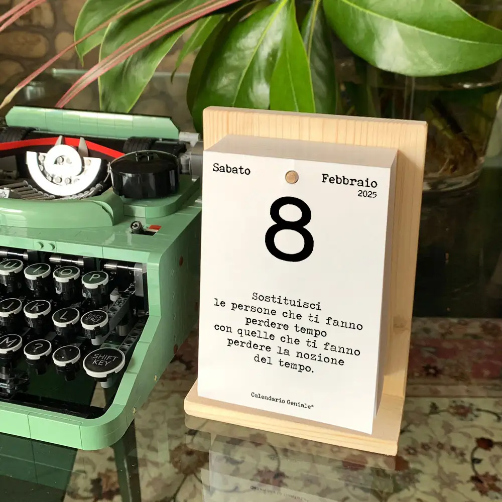 Calendario geniale con supporto con macchina da scrivere verde