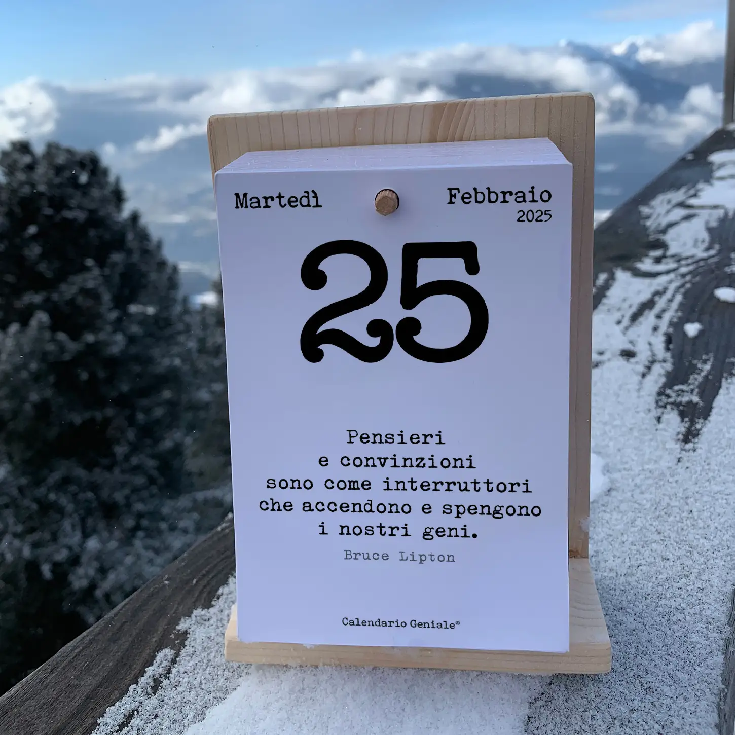 Calendario Geniale 2025 solo inserto in montagna con la neve